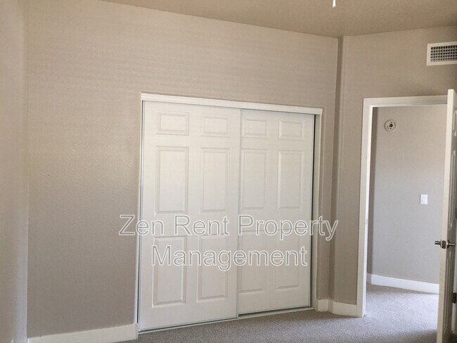 Foto del edificio - 3434 E Baseline Rd