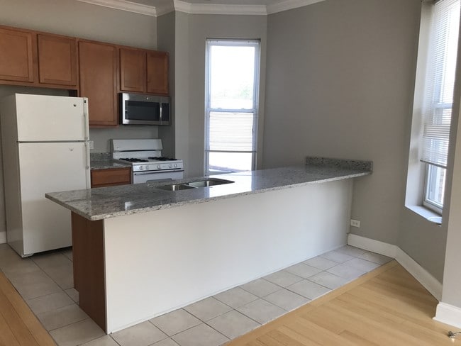 Kitchen - 2608 W Evergreen Ave