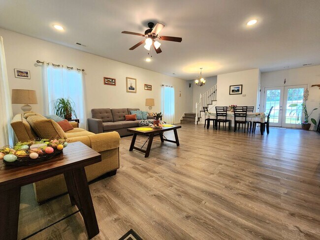 Building Photo - 4 Bedroom Single Family Home near Naval Station Norfolk