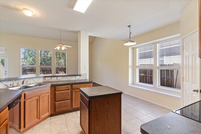 Foto del edificio - 121 Park Ln