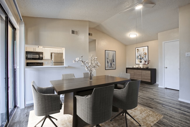 Building Photo - Summer Grove