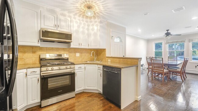 Foto del edificio - 1563 Anderson Ave