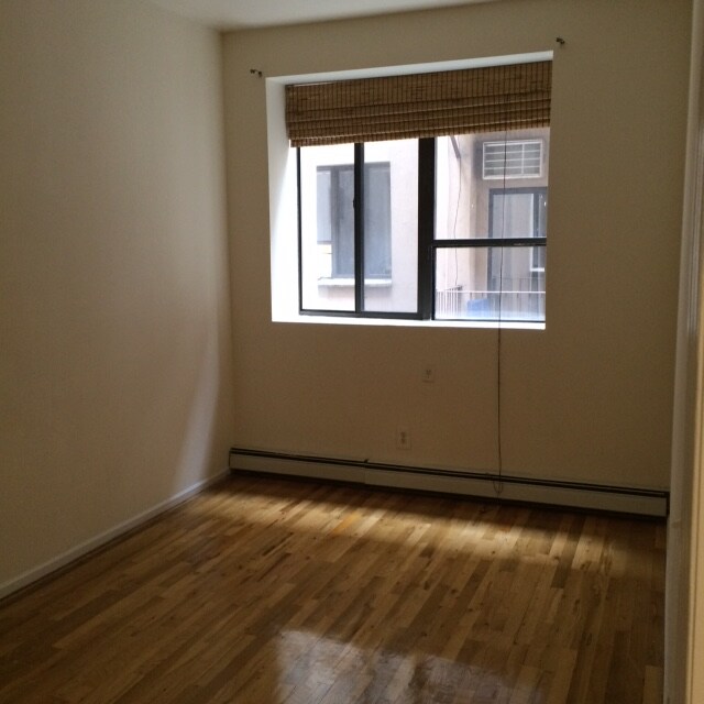 Foto del edificio - 272 Willoughby Ave