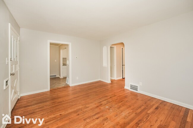 Building Photo - 3839 E 154th St
