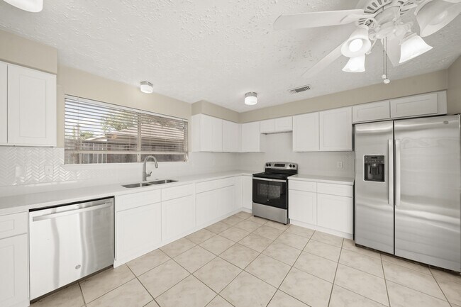 Foto del edificio - 16107 Grassy Creek Dr