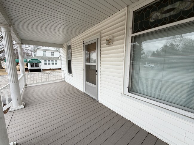 Building Photo - 102 1st St