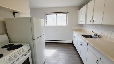 Building Photo - 10010 154 St