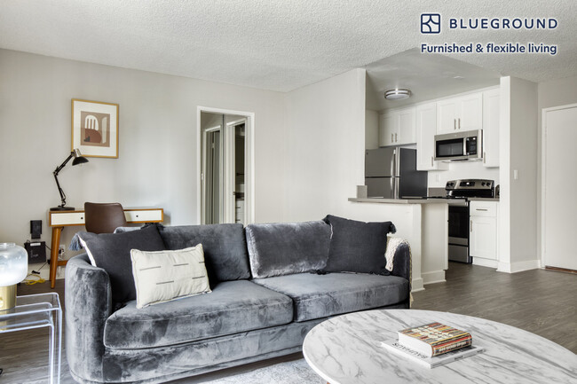 Foto del edificio - 700 N W Knoll Dr