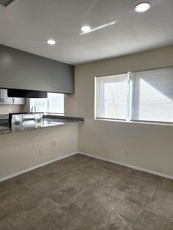 Foto del edificio - 12804 Copper Cliff Ave