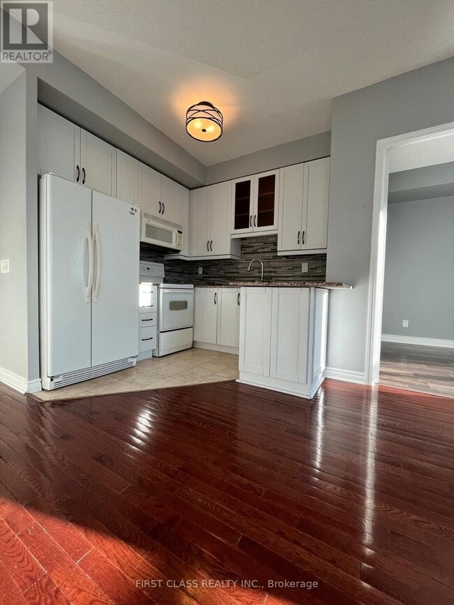 Building Photo - 60 Byng Ave