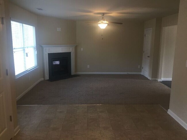 Building Photo - 356 Brookwood Crossing