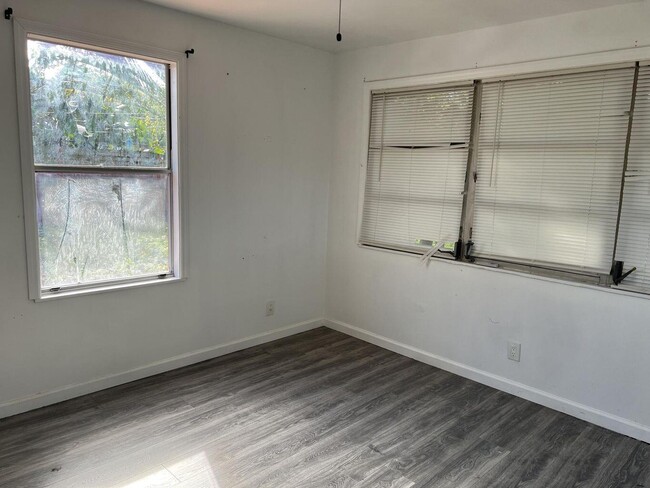 Building Photo - 132 E Central Blvd
