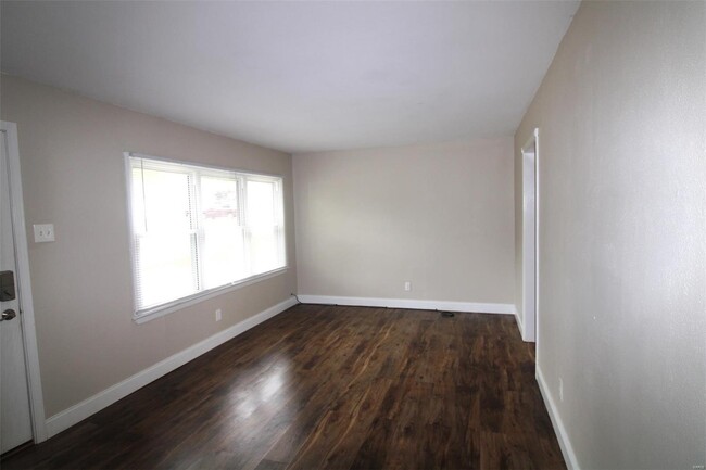 Building Photo - 428 Chamberlin Dr