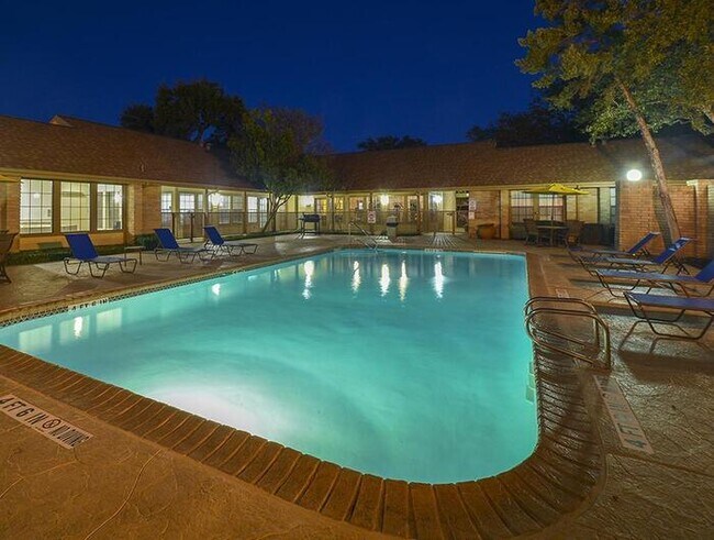 Foto del edificio - 2626 Thousand Oaks Dr