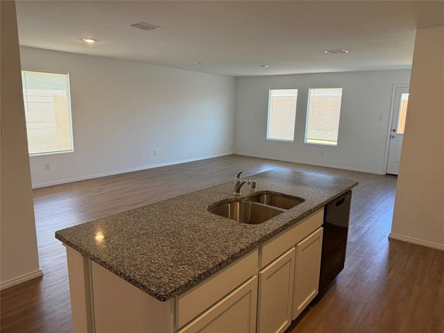 Foto del edificio - 330 Mahogany Ln