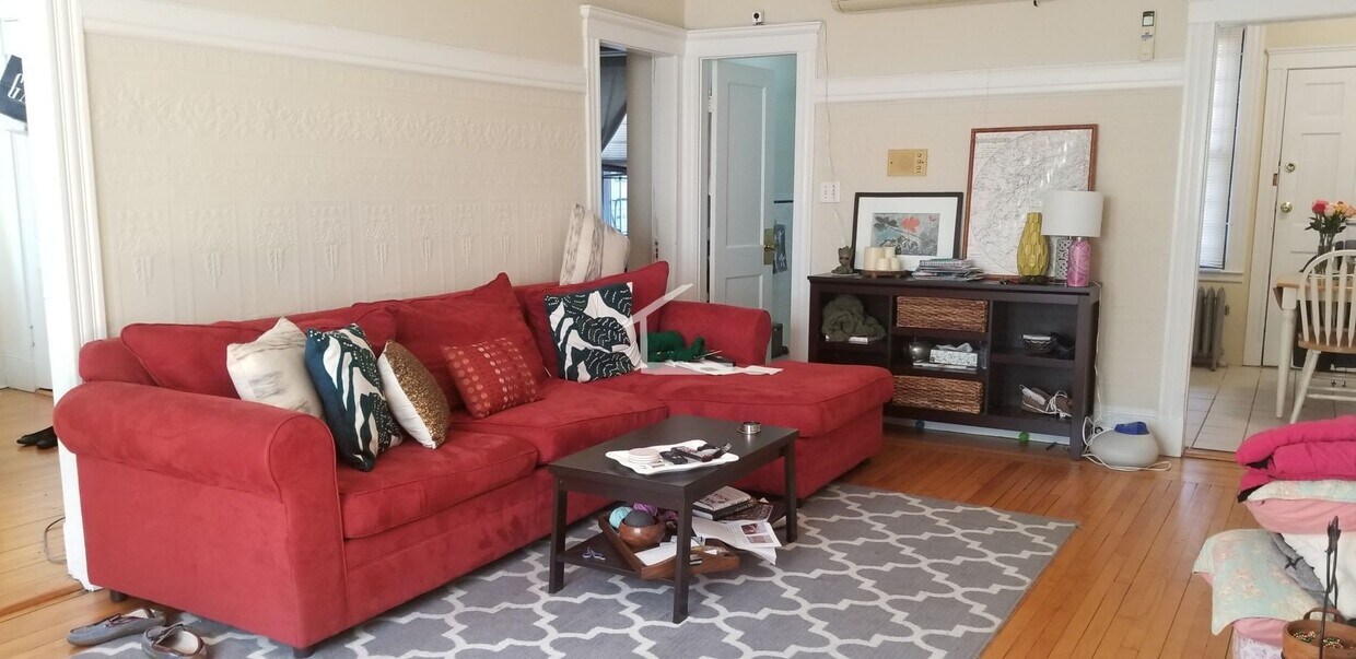 9/1 No Fee! Spacious 2BR condo unit near Green Line - 9/1 No Fee! Spacious 2BR condo unit near Green Line