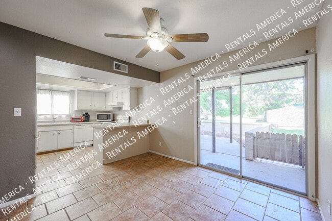 Building Photo - 4555 W Continental Dr