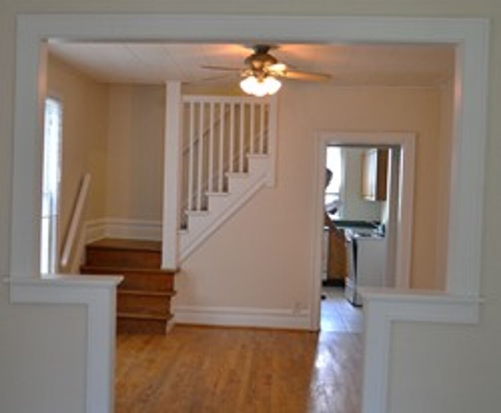 Primary Photo - 427 E Tompkins