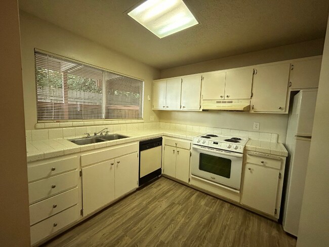Foto del edificio - 316 W 4th Ave