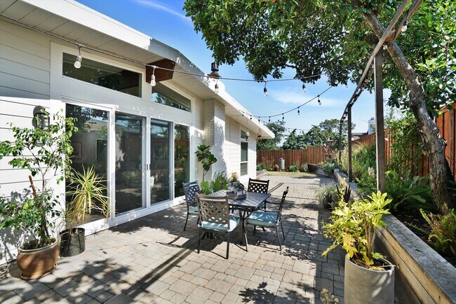 Foto del edificio - 588 E Angela St