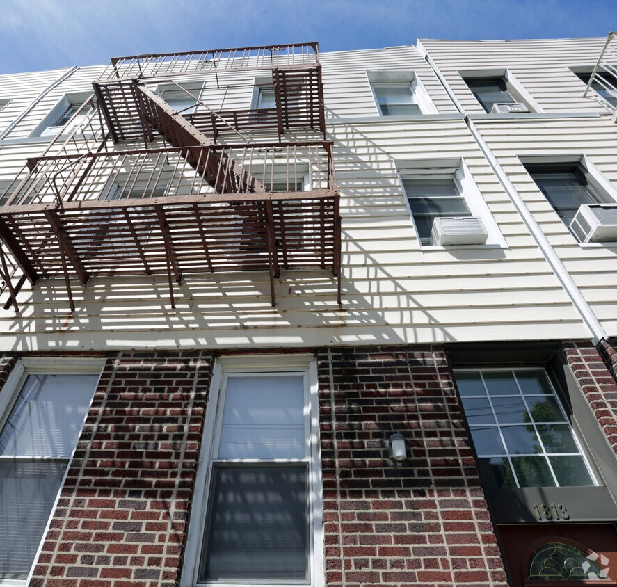 Foto del edificio - 1813 Radcliff Ave