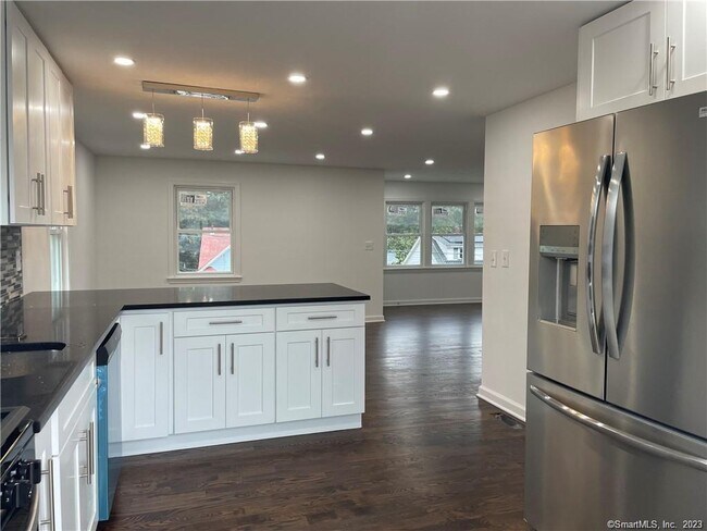 Building Photo - 439 Oakwood St