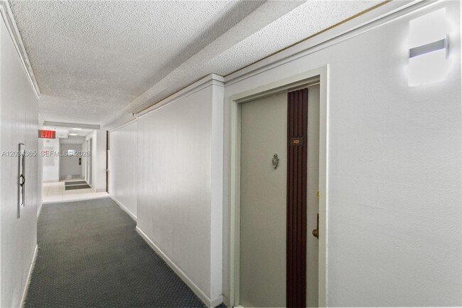 Building Photo - 17021 N Bay Rd