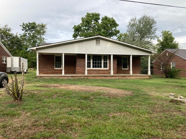 Building Photo - 1042 State Rd S-29-424