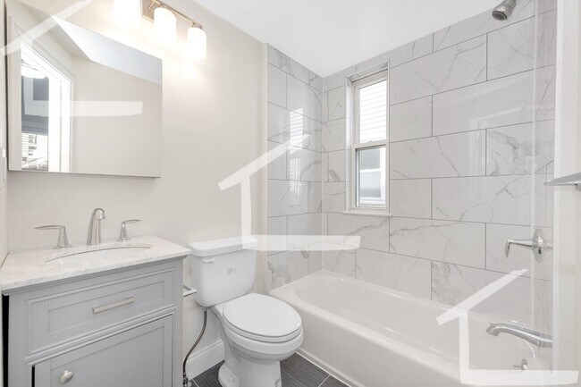 Foto del edificio - Nicely renovated, pet friendly 3 bed in So...