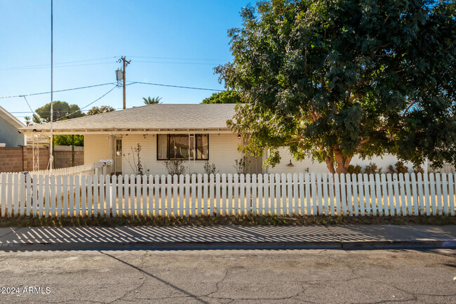 Foto del edificio - 1833 E Nielson Ave