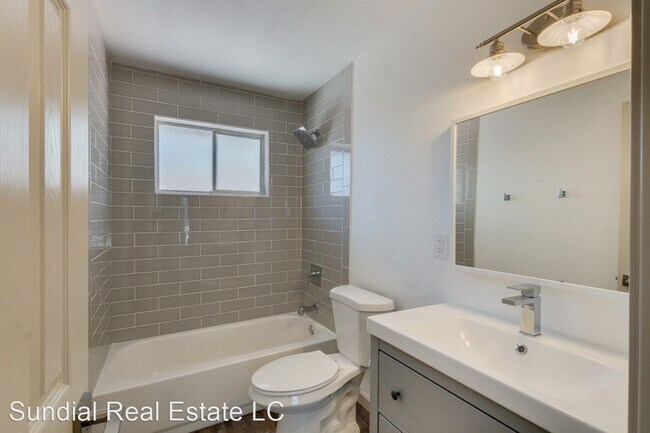 Foto del edificio - 8605-8641 E Coronado Rd