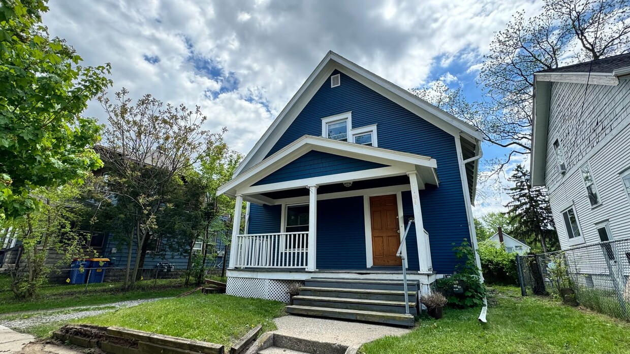 Primary Photo - 1104 Baxter St SE