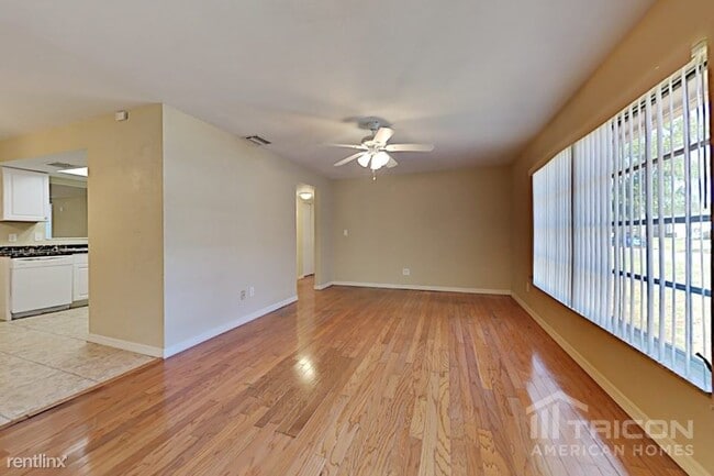 Building Photo - 1840 76th Ave N