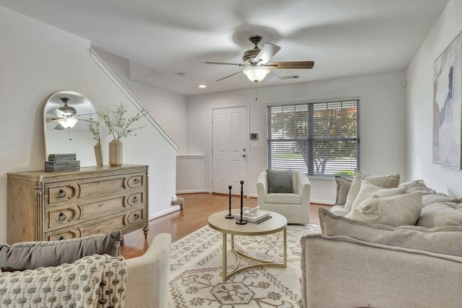 Building Photo - 282 Killian Way