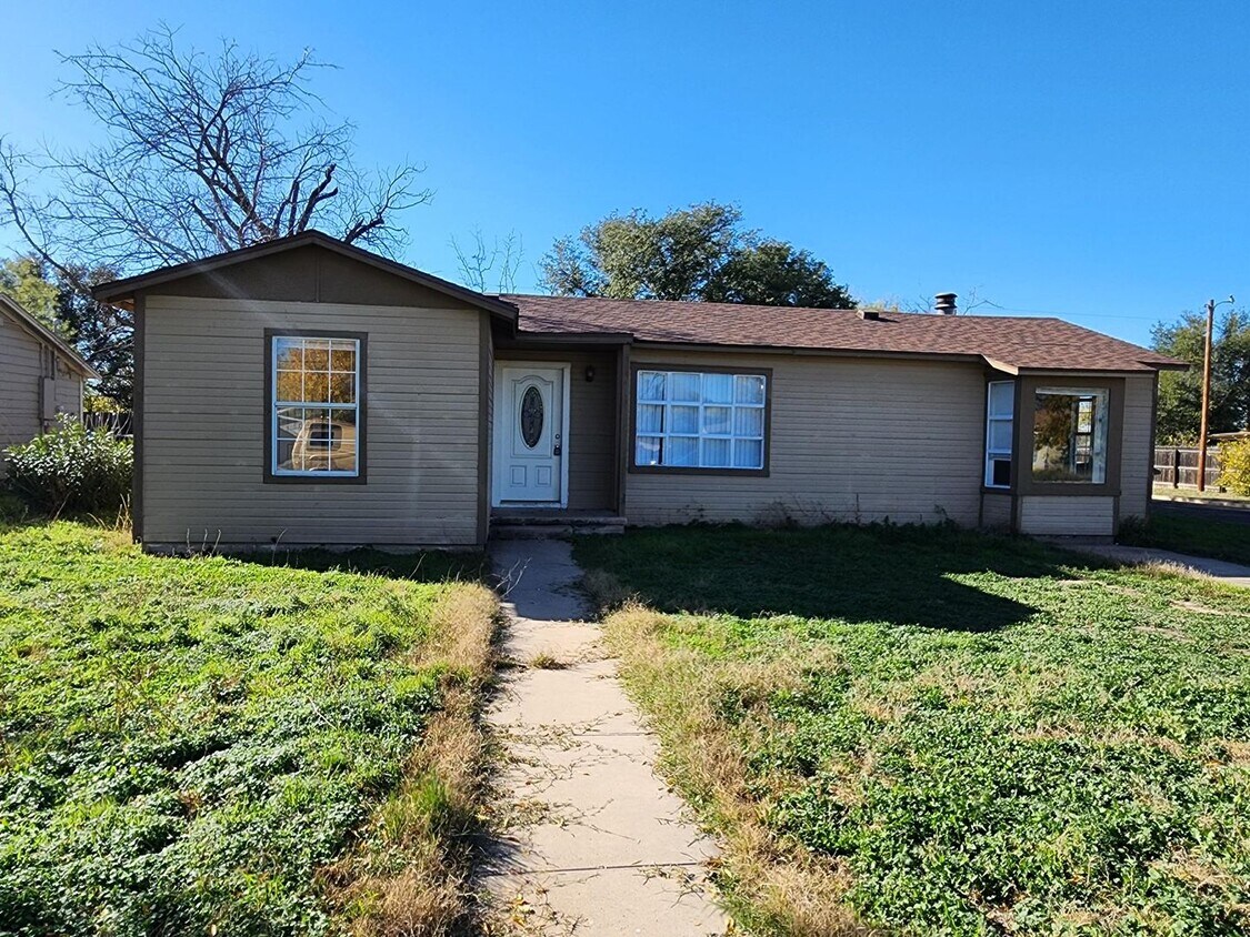 Updated 3 Bedroom 2 Bath home close to Goo... House Rental in San