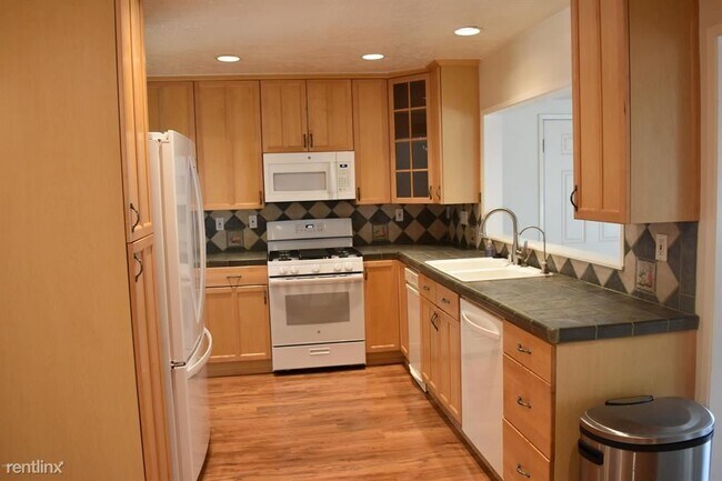 Foto del edificio - 3 br, 2 bath House - 926 Silver Cloud St