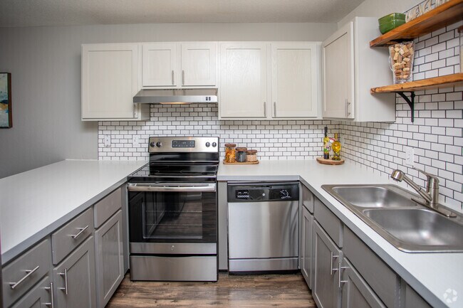 1HAB, 1BA, Modelo - 873 ft² - Arrive Eden Prairie