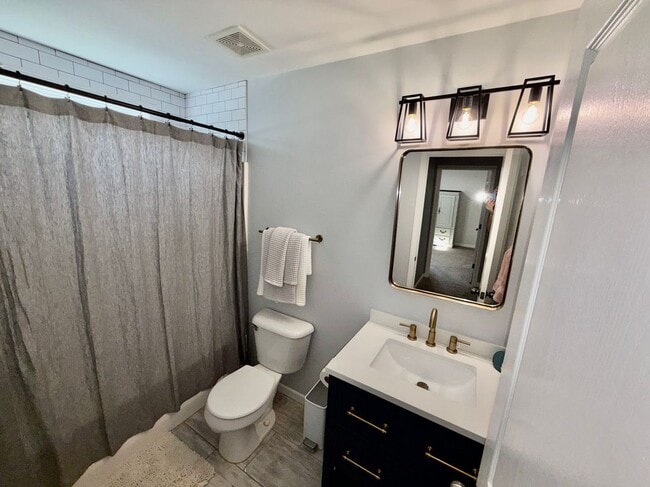 Foto del edificio - 417 Belmont Way