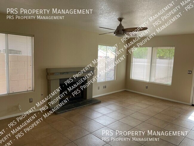 Building Photo - 925 S Scallop Dr