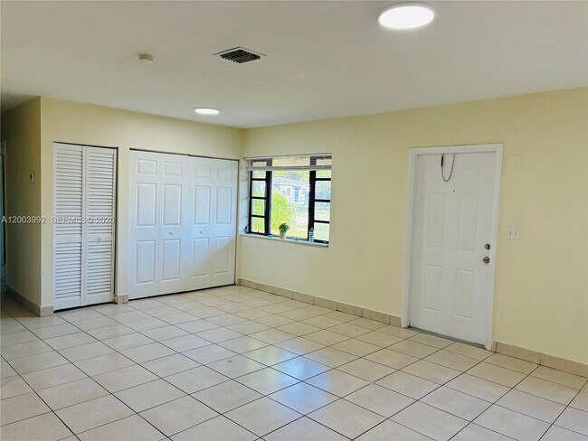 Foto del edificio - 275 NW 190th St