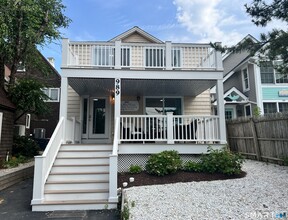 Building Photo - 989 Fairfield Beach Rd