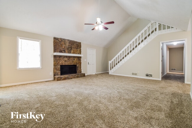 Building Photo - 1930 Fernwood Dr