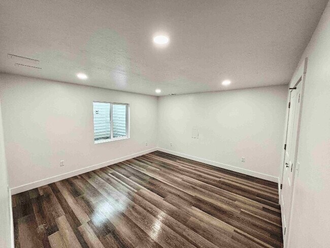Building Photo - 1556 S Windsong Dr