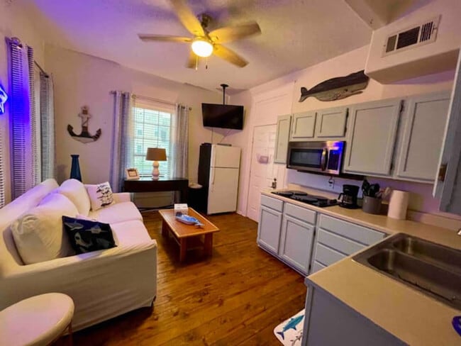 Building Photo - 2423 Avenue Q