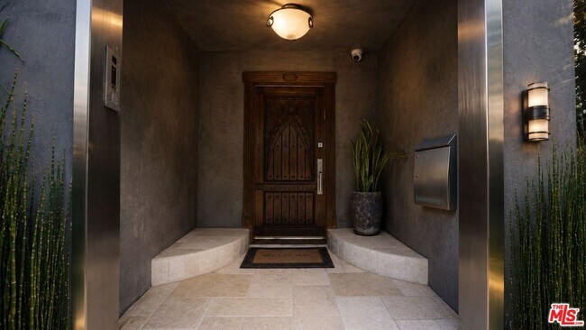 Building Photo - 8740 St Ives Dr