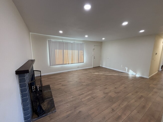 Building Photo - 137 Edwin Dr