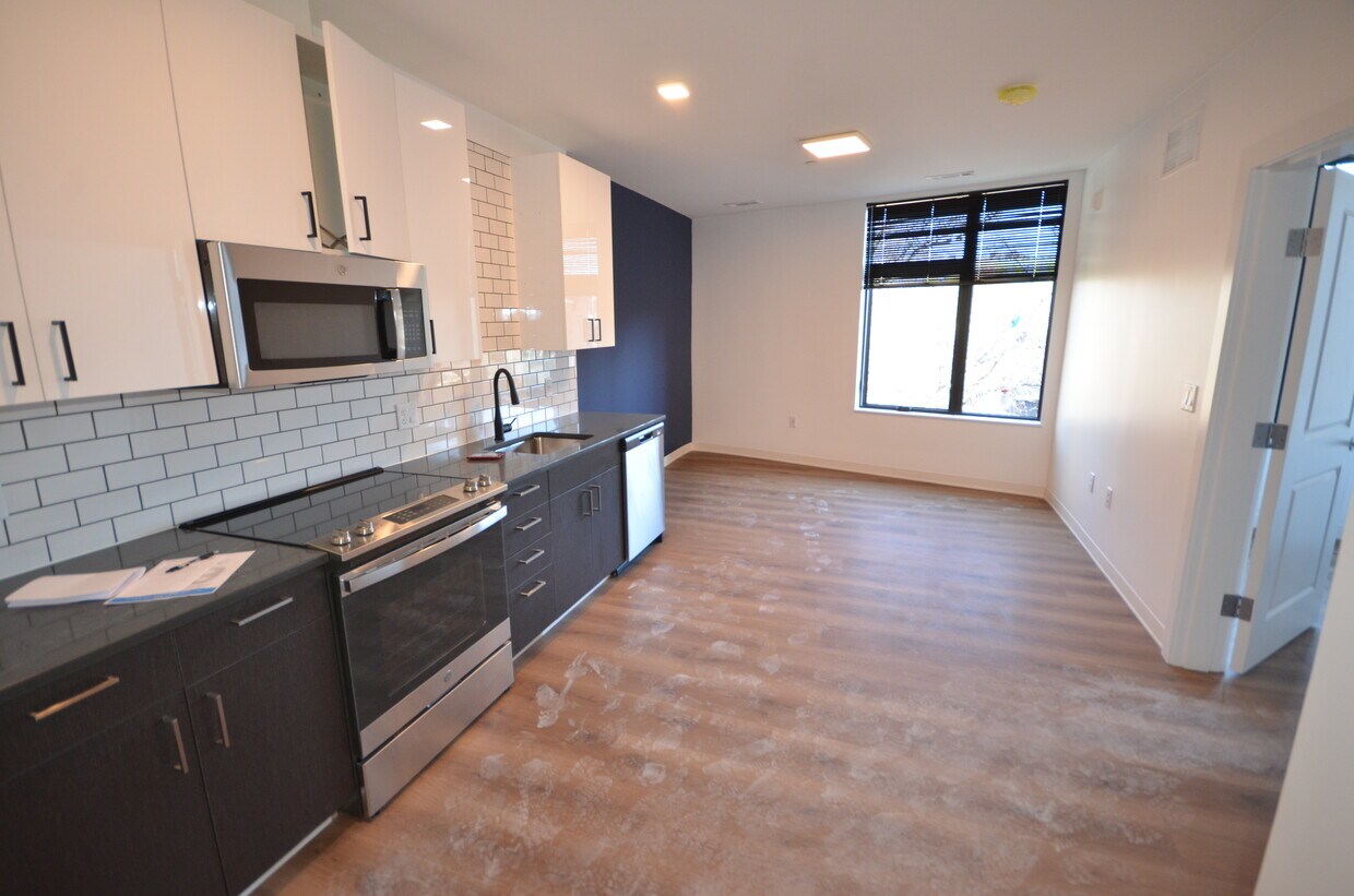 Primary Photo - 111 Brighton Ave