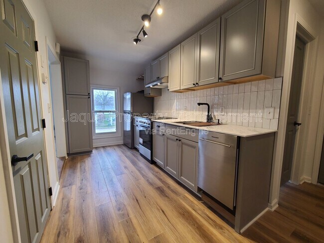 Foto del edificio - 556 Broadway St