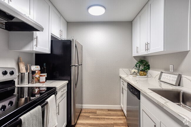 2BR, 2BA - 918 SF - The Ardent at Mill Creek