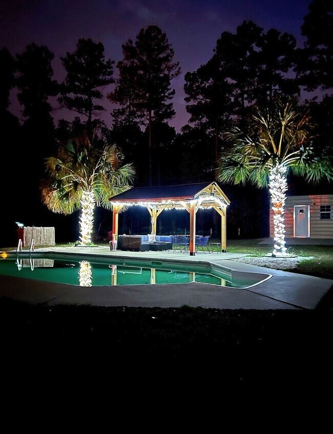 Building Photo - Stunning Home with an inground pool in Pre...